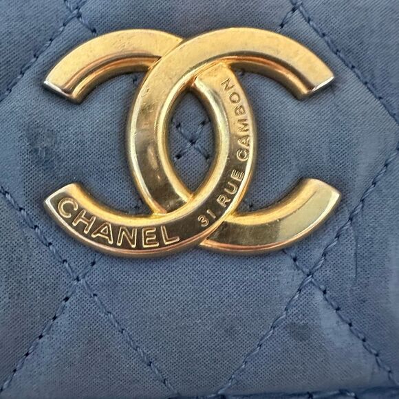 Chanel Quilted Shoulder Bag with Champagne Gold Accents - Picture 3 of 17